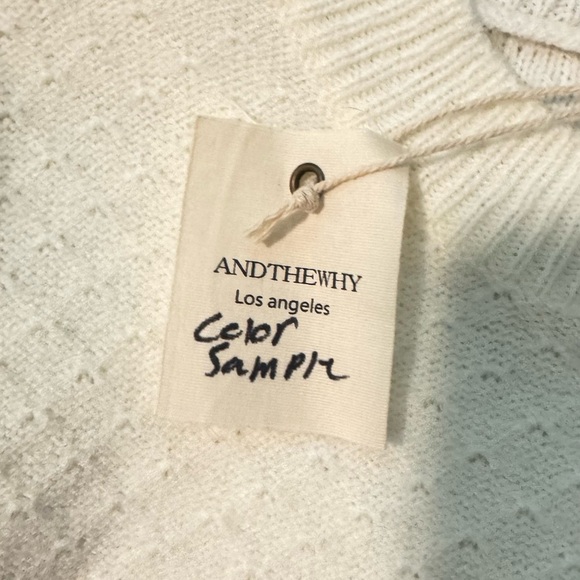 Cream Knit Short Sleeve Sweater
Size S/M - Picture 6 of 7